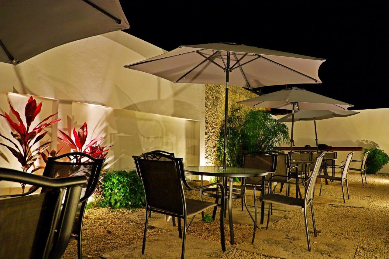 Margarett Hotel Valladolid  Buitenkant foto